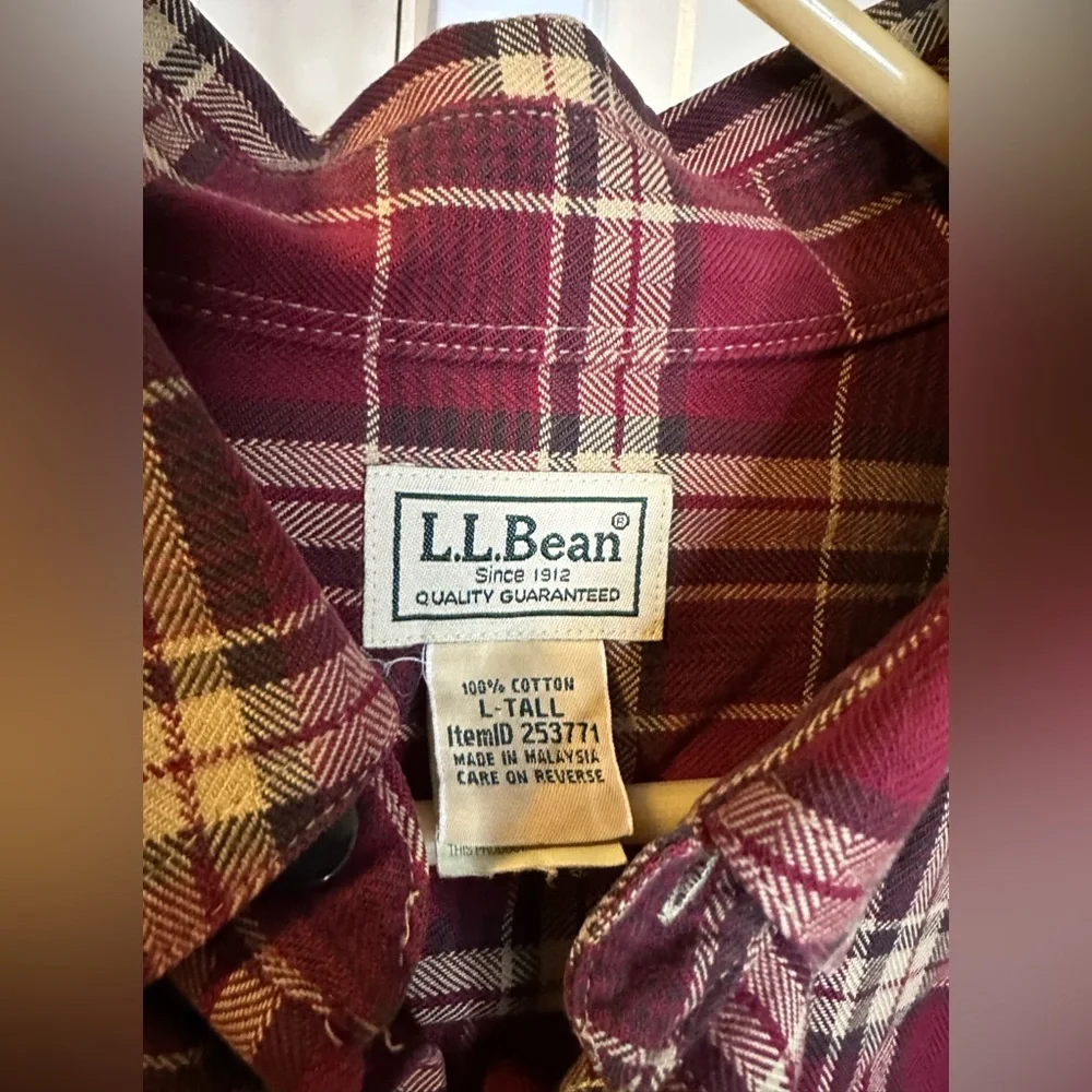 Red flannel‎ - Picture 2 of 3